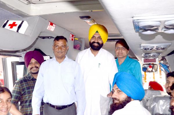 S. Laljit Singh Bhullar flagged off the newly ambulatory service bus by the university